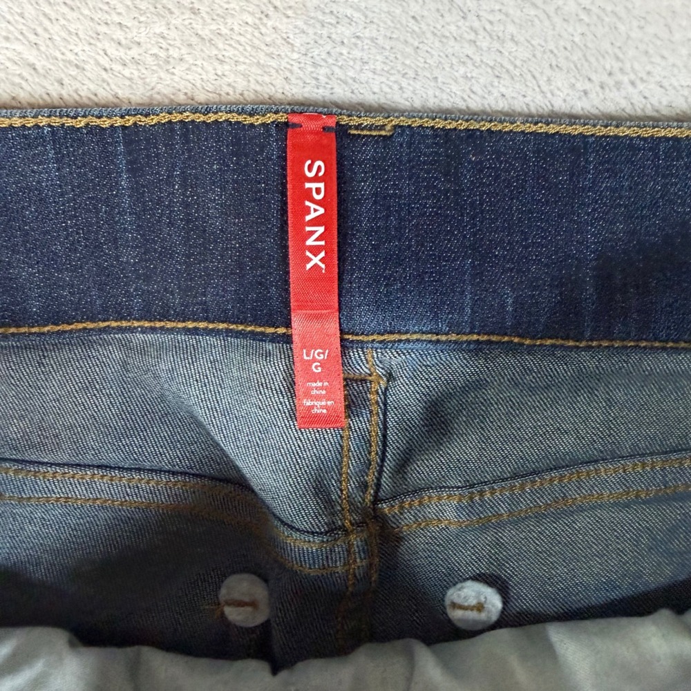Spanx Flare Jeans Dark Wash Blue Pull On High Rise Denim 20327R Large - Picture 3 of 8